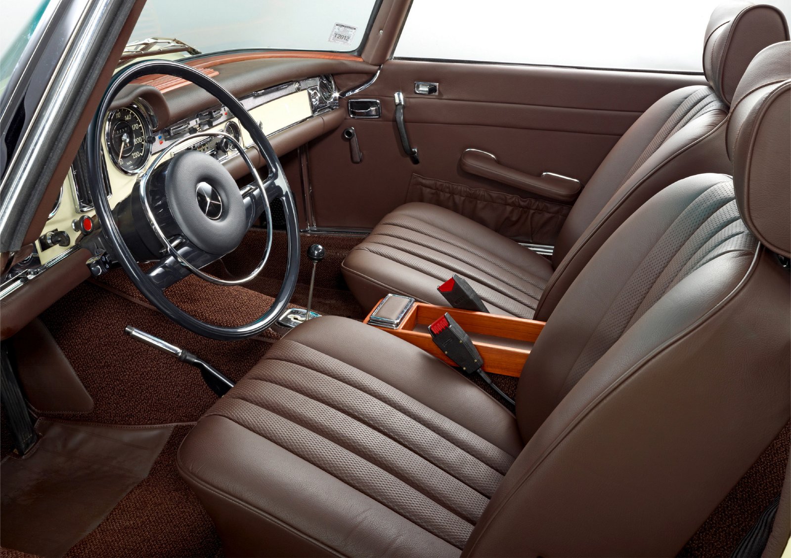 Mercedes-Benz 280 SL of Kolaha Collection Vintage Cars