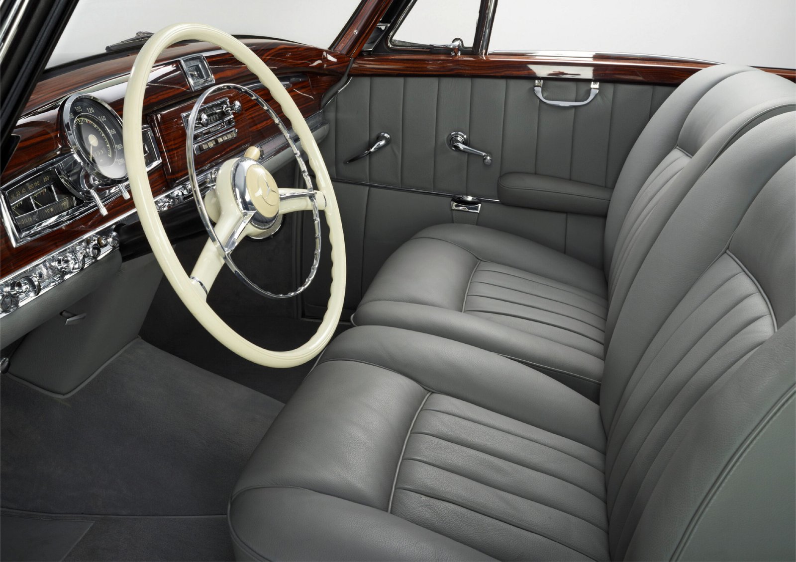 Mercedes-Benz 300 Sc Roadster of Kolaha Collection Vintage Cars