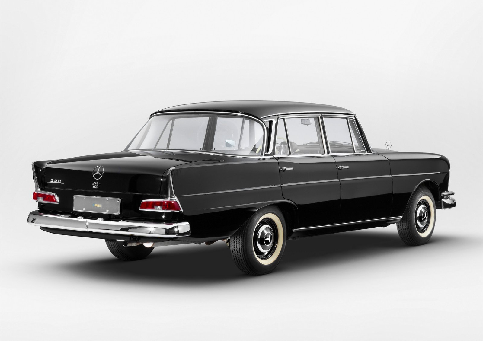 Mercedes-Benz 220b of Kolaha Collection Vintage Cars