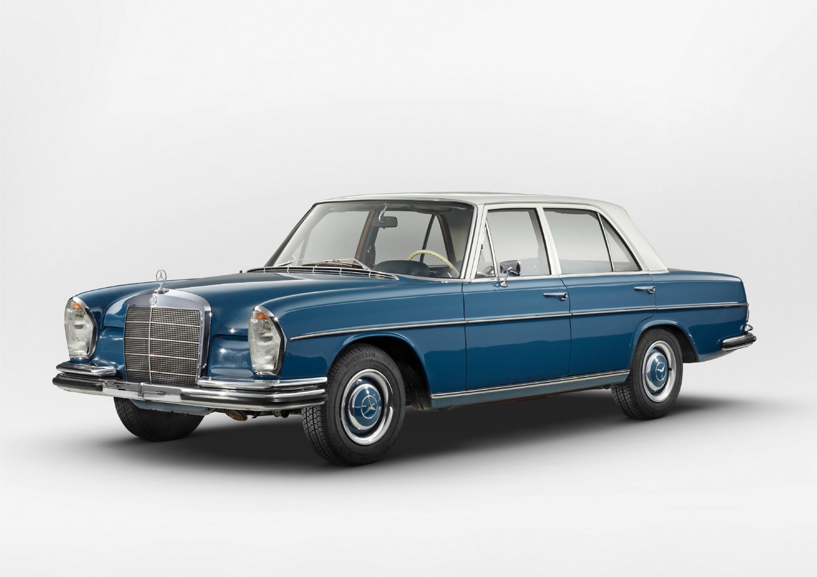 Mercedes-Benz 250 SE of Kolaha Collection Vintage Cars