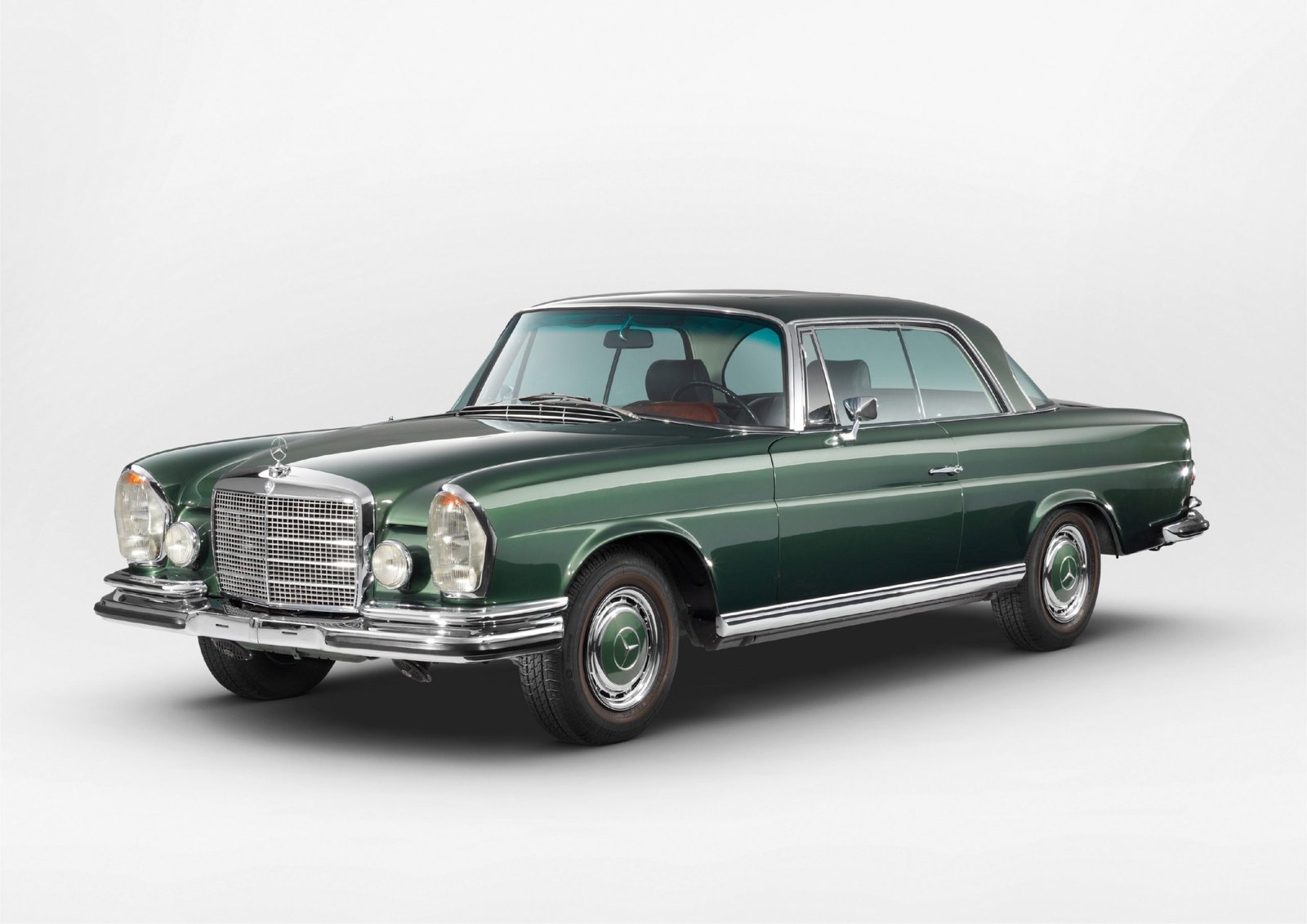 Mercedes-Benz 280 SE of Kolaha Collection Vintage Cars