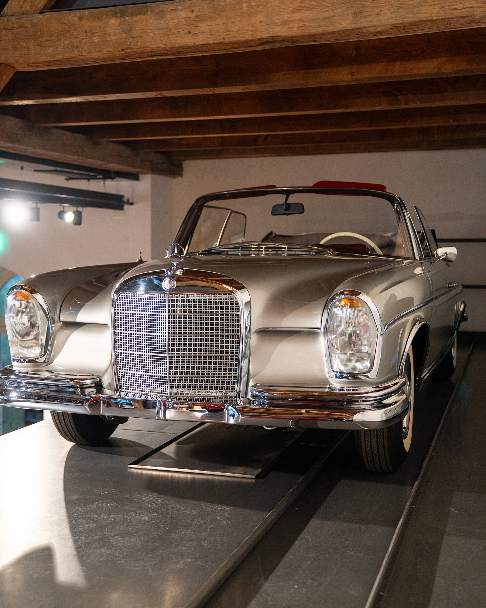 Mercedes-Benz 300 SE of Kolaha Collection Vintage Cars
