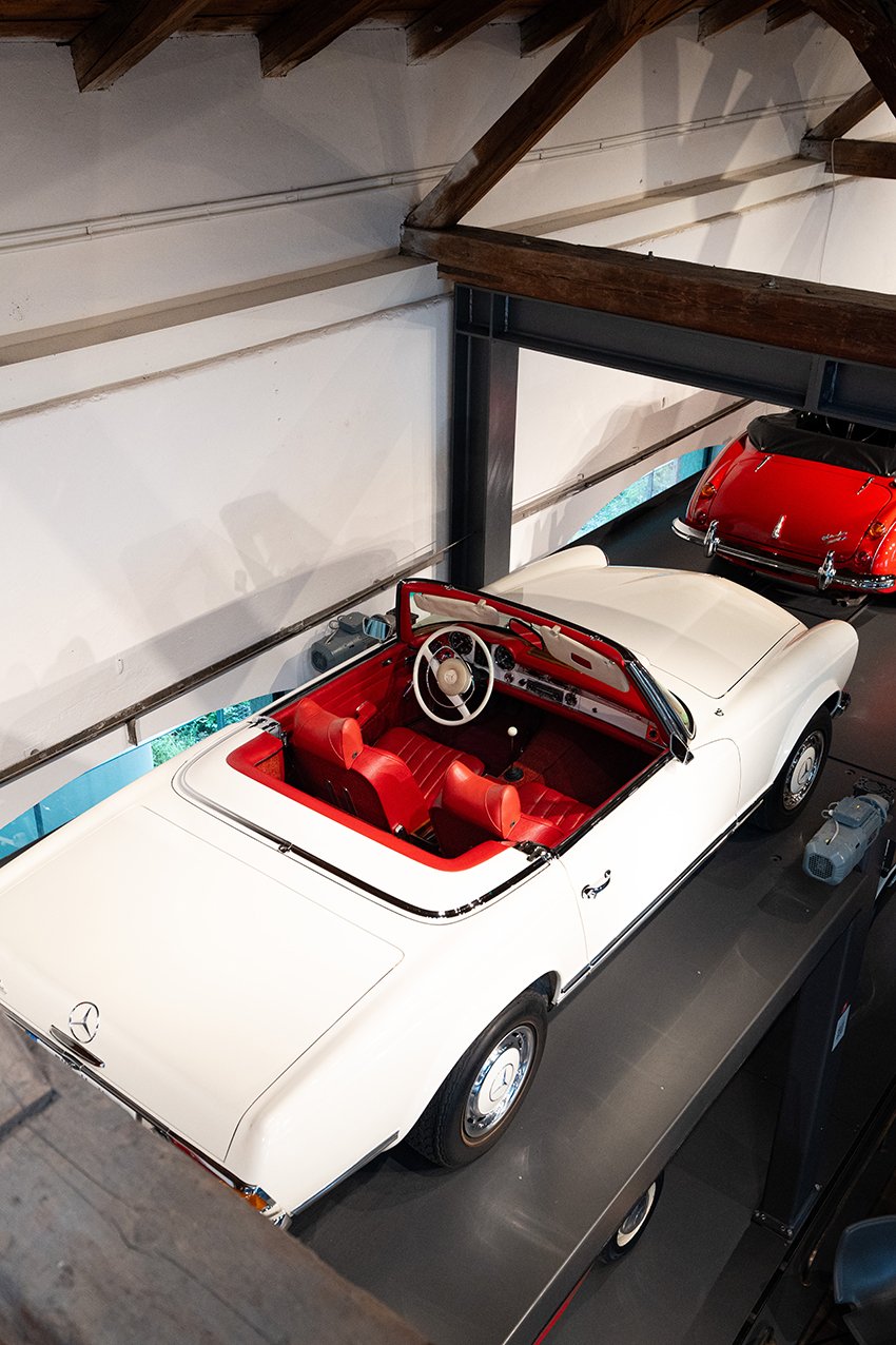 Mercedes-Benz 280 SL of Kolaha Collection Vintage Cars