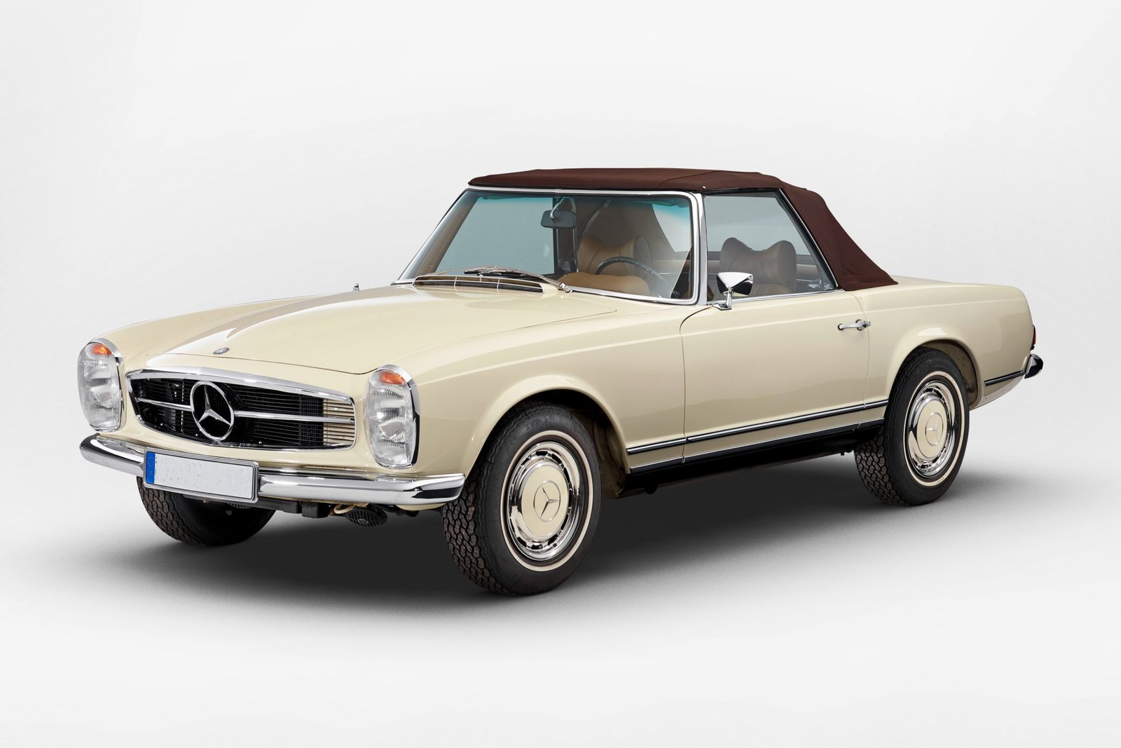 Mercedes-Benz 280 SL of Kolaha Collection Vintage Cars